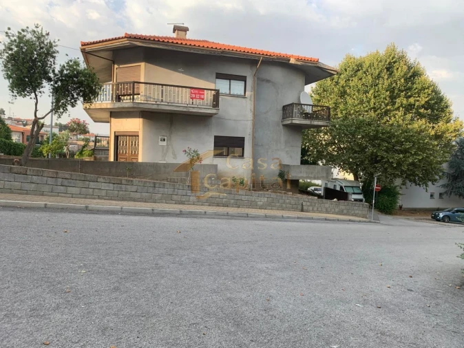 Moradia T4 para Venda em Alijo Foto 4