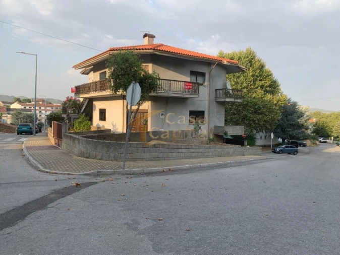 Moradia T4 para Venda em Alijo Foto 2