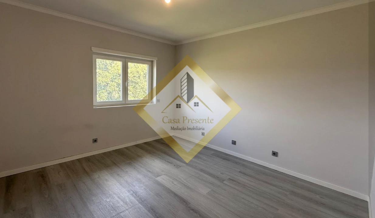 Moradia T3 para Venda em Argoncilhe Foto 12