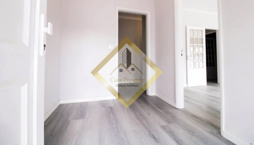 Moradia T3 para Venda em Argoncilhe Foto 9