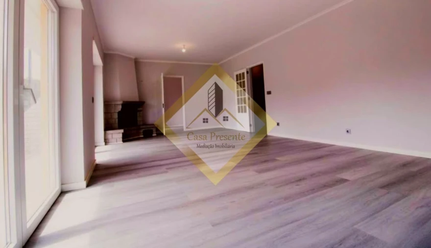 Moradia T3 para Venda em Argoncilhe Foto 6