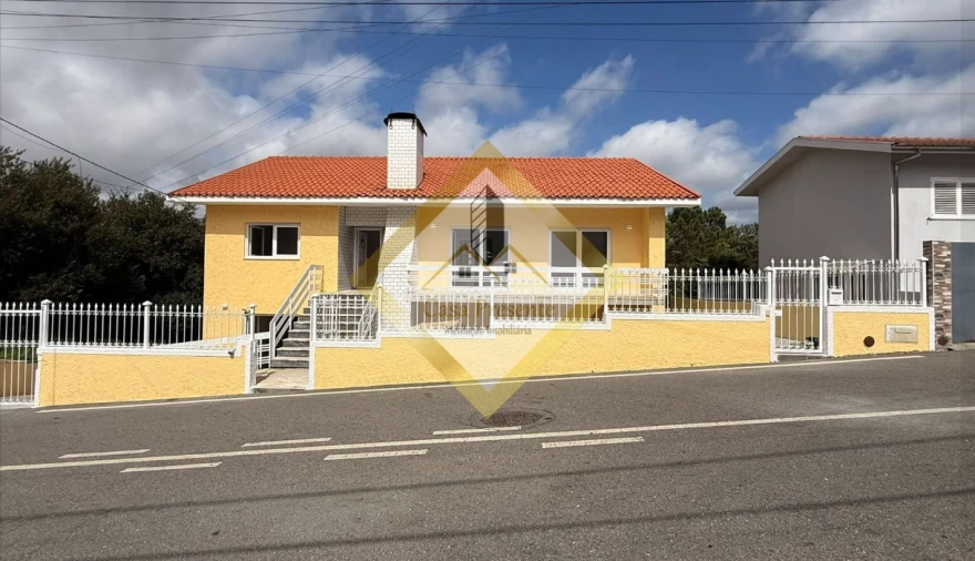 Moradia T3 para Venda em Argoncilhe Foto 15