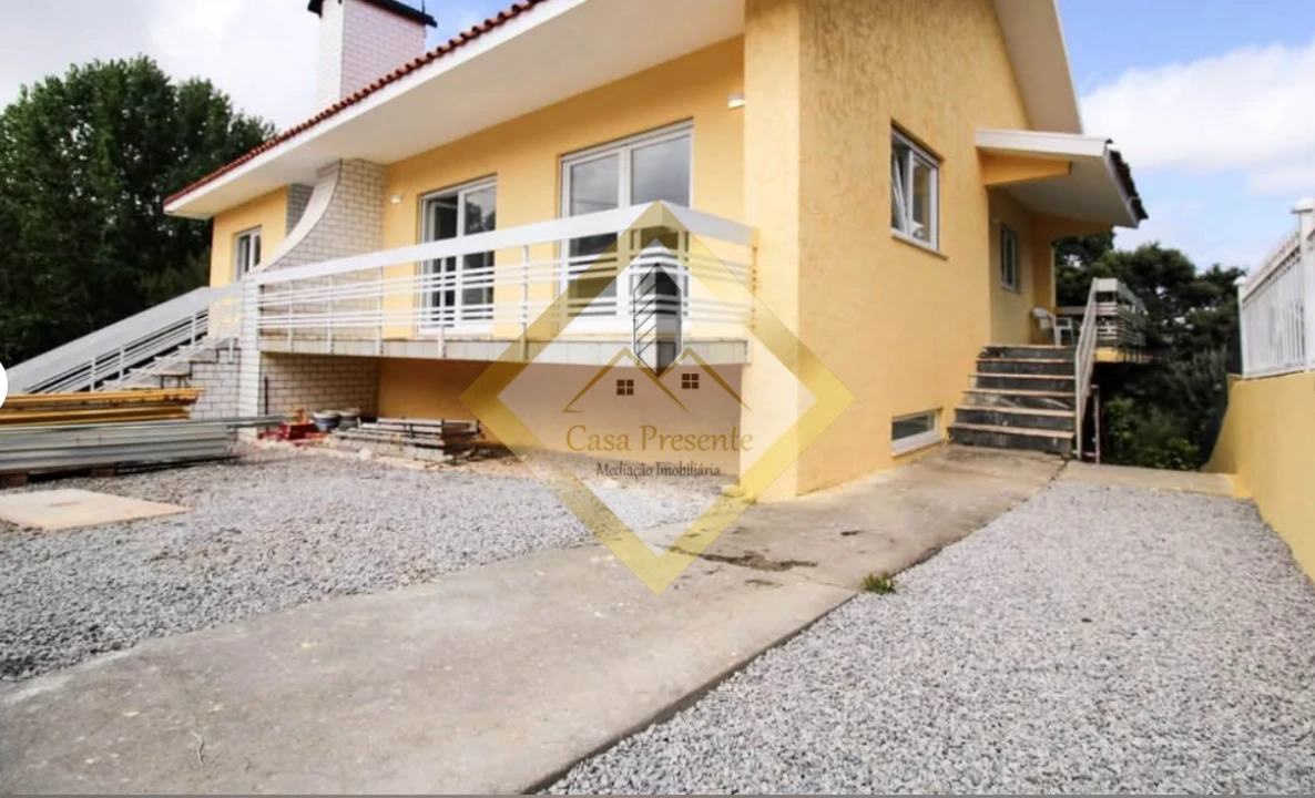 Moradia T3 para Venda em Argoncilhe Foto 3