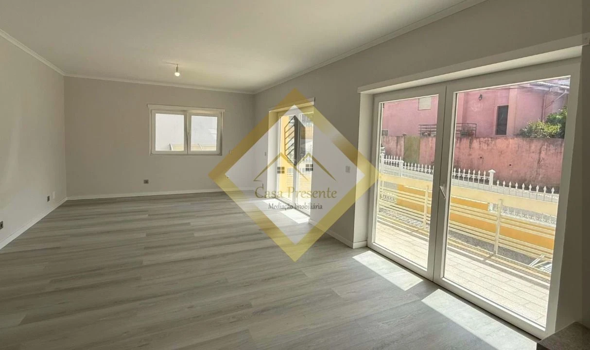 Moradia T3 para Venda em Argoncilhe Foto 8