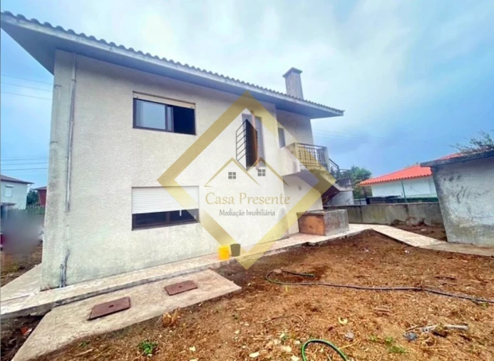 Moradia T4 para Venda em Santa Maria de Lamas