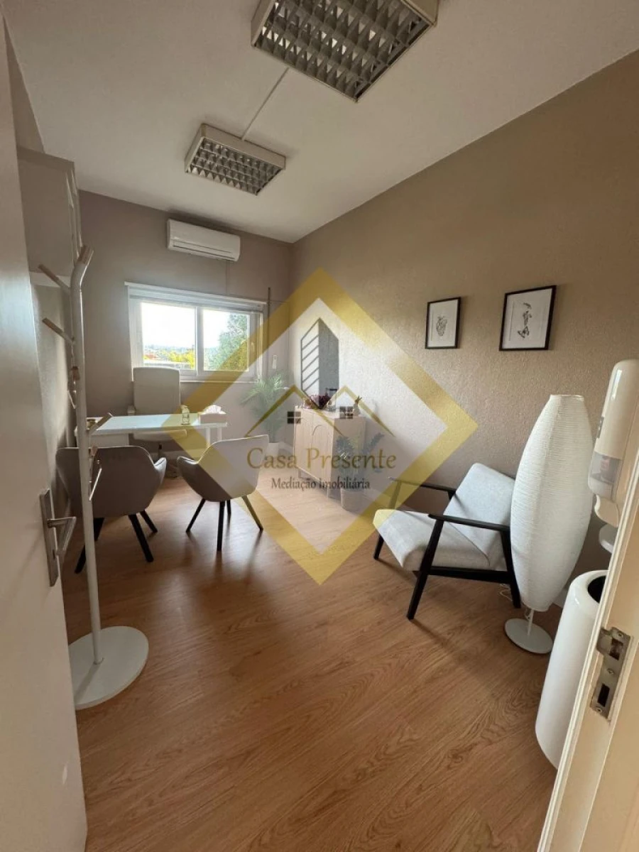 Loja para Arrendamento em Gondomar (São Cosme), Valbom e Jovim Foto 8