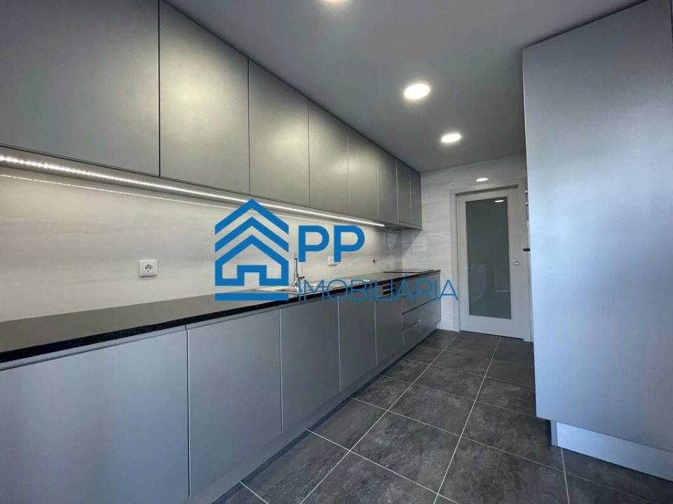 Apartamento T3 para Venda em Cedofeita, Santo Ildefonso, Sé, Miragaia, São Nicolau e Vitória Foto 8