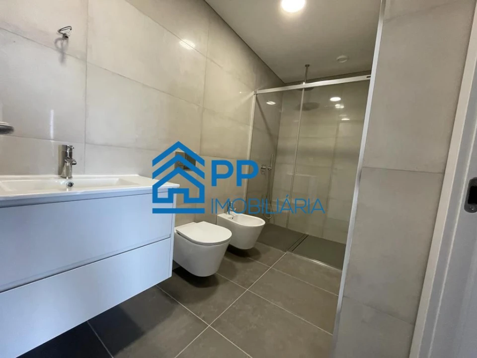 Apartamento T3 para Venda em Cedofeita, Santo Ildefonso, Sé, Miragaia, São Nicolau e Vitória Foto 24