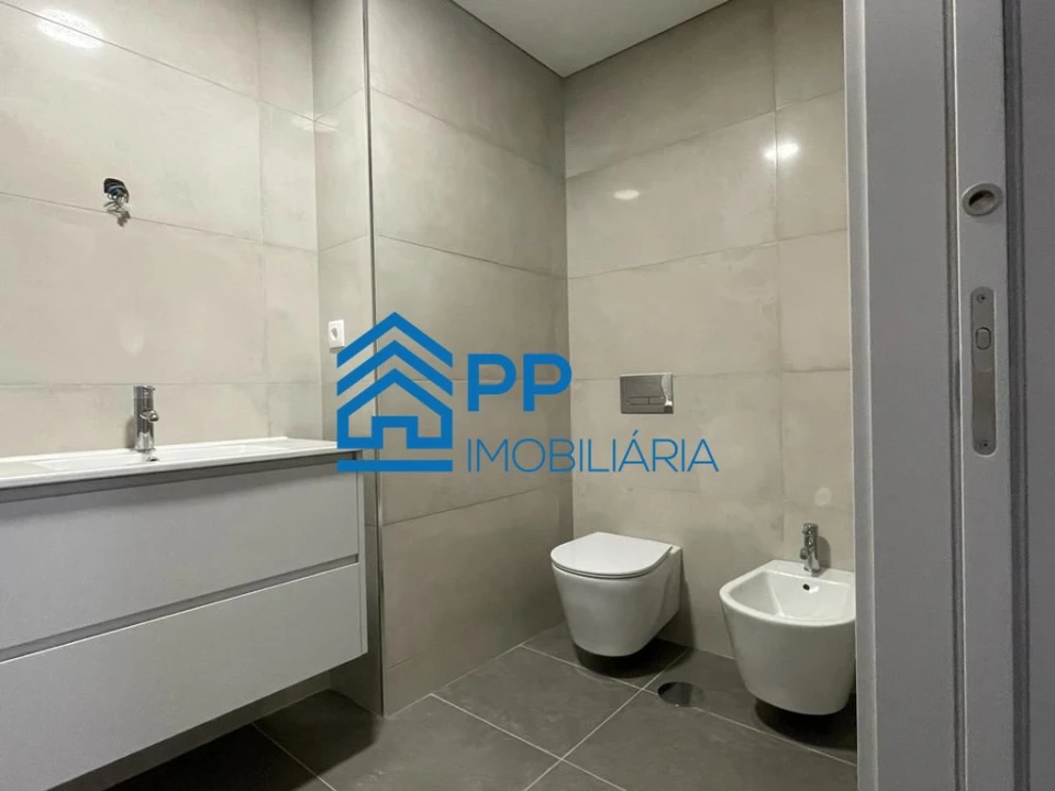 Apartamento T3 para Venda em Cedofeita, Santo Ildefonso, Sé, Miragaia, São Nicolau e Vitória Foto 25