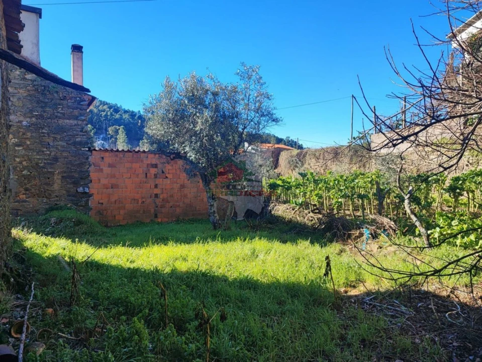 Moradia T1 para Venda em Isna Foto 26