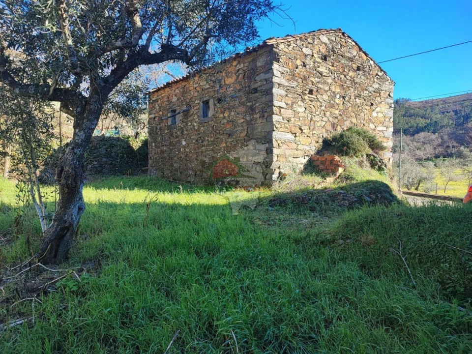 Moradia T1 para Venda em Isna Foto 28