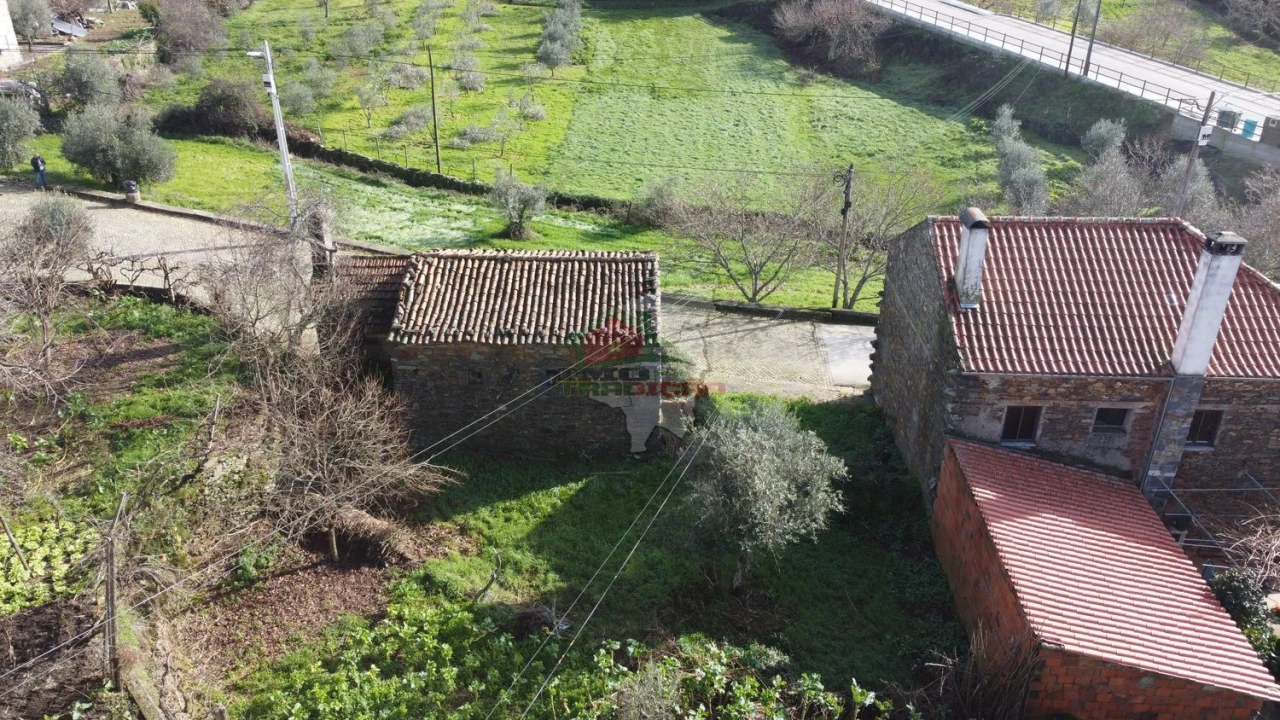 Moradia T1 para Venda em Isna Foto 6