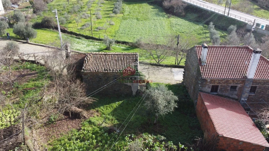 Moradia T1 para Venda em Isna Foto 6