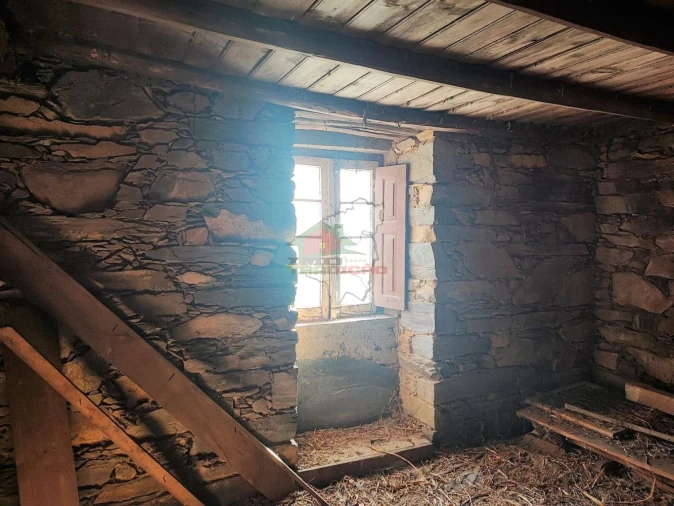 Moradia T1 para Venda em Isna Foto 11