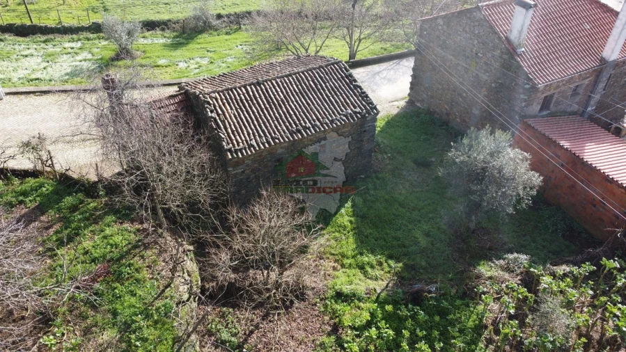 Moradia T1 para Venda em Isna Foto 5