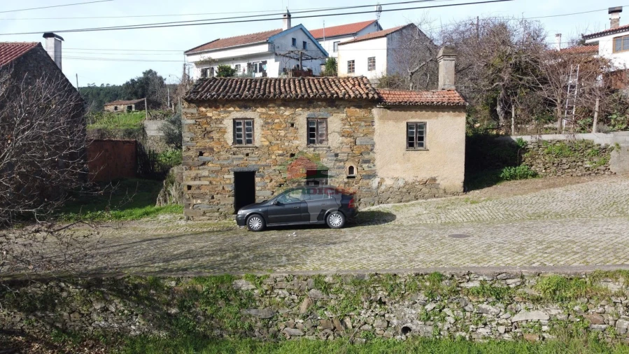 Moradia T1 para Venda em Isna Foto 30