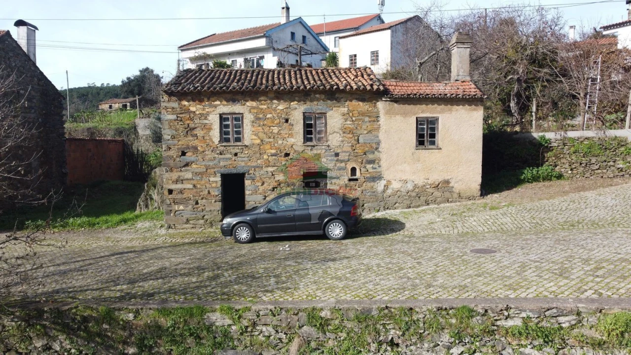 Moradia T1 para Venda em Isna Foto 3