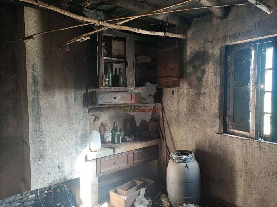 Moradia T1 para Venda em Isna Foto 14