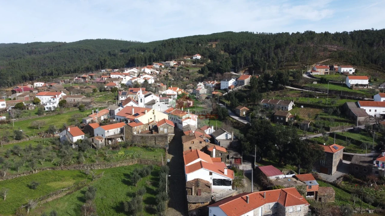 Moradia T1 para Venda em Isna Foto 32