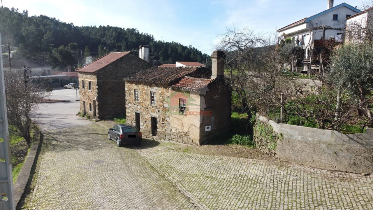 Moradia T1 para Venda em Isna Foto 1