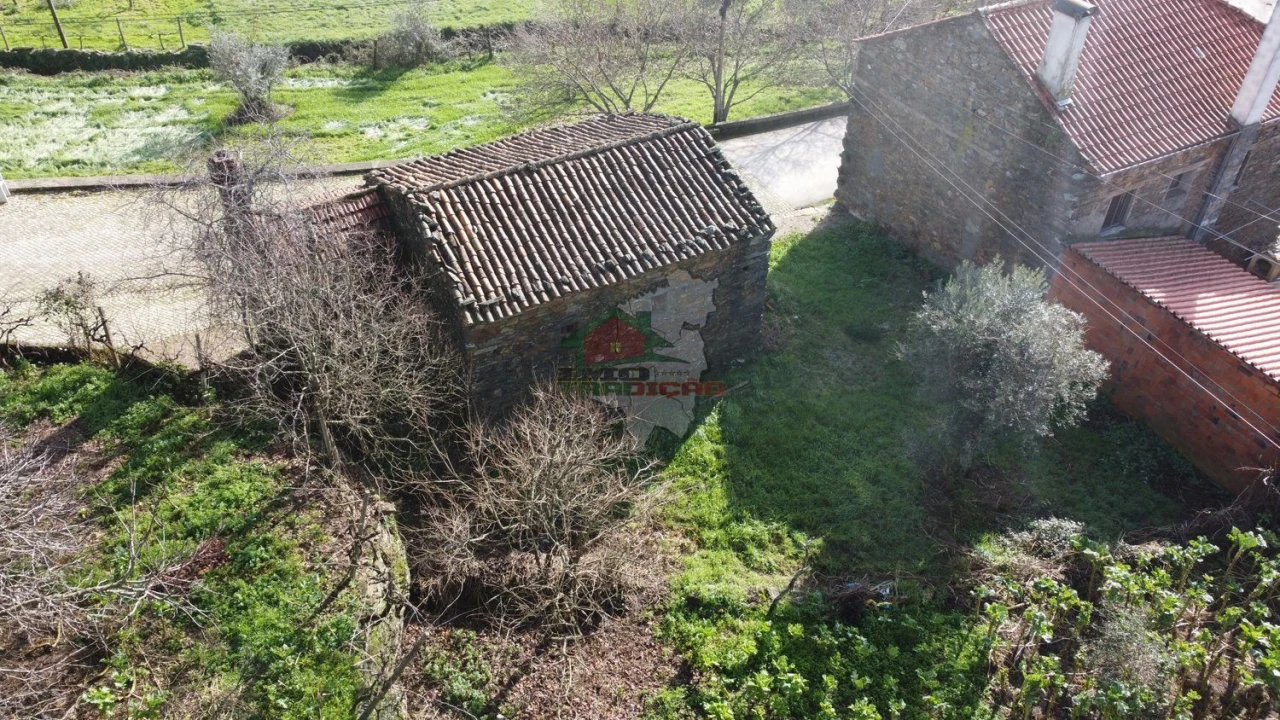 Moradia T1 para Venda em Isna Foto 5