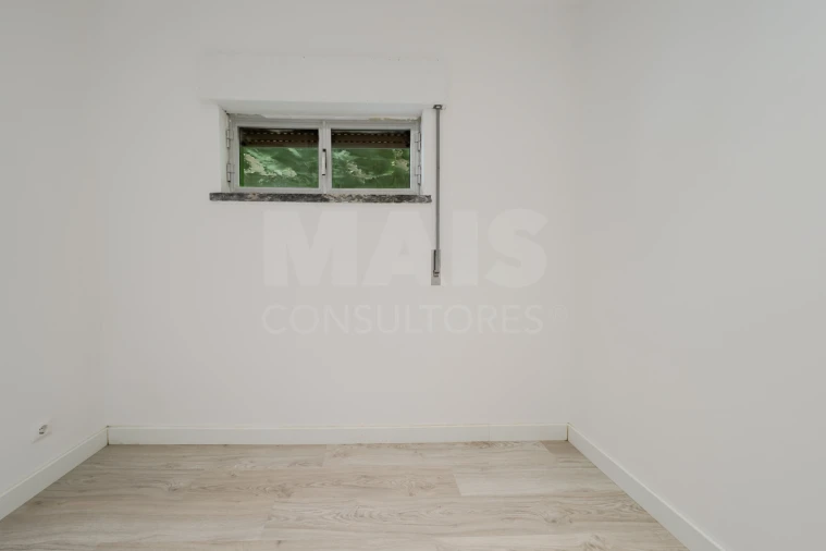 Moradia T5 para Venda em Usseira Foto 8