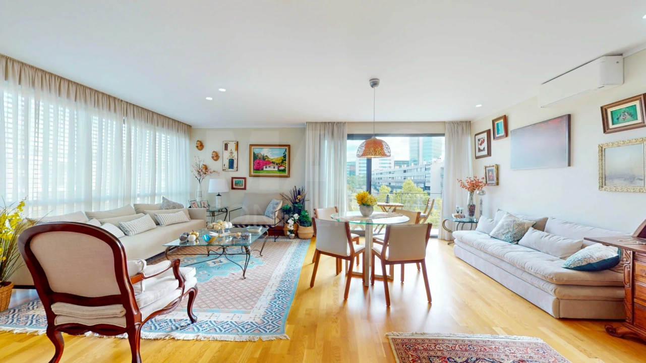 Apartamento T4 para Venda em Parque das Nações Foto 7