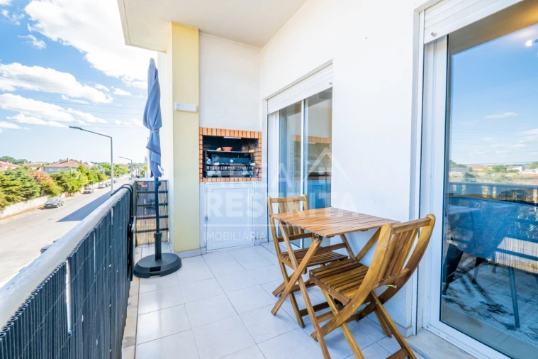 Apartamento T3 para Venda em Fernao Ferro Foto 2