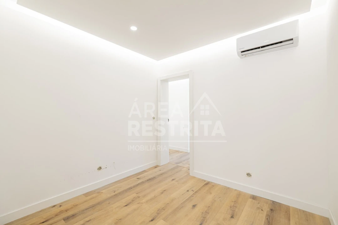 Moradia T5 para Venda em Quinta do Anjo Foto 27