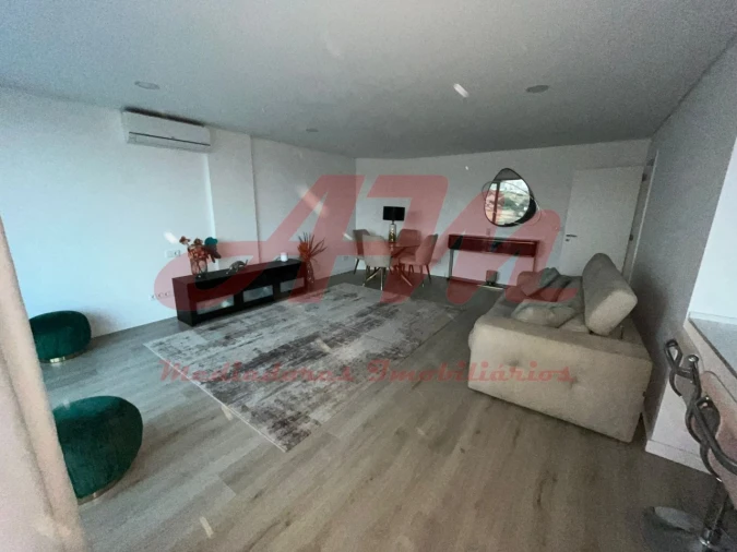Apartamento T2 para Venda em Loures Foto 2