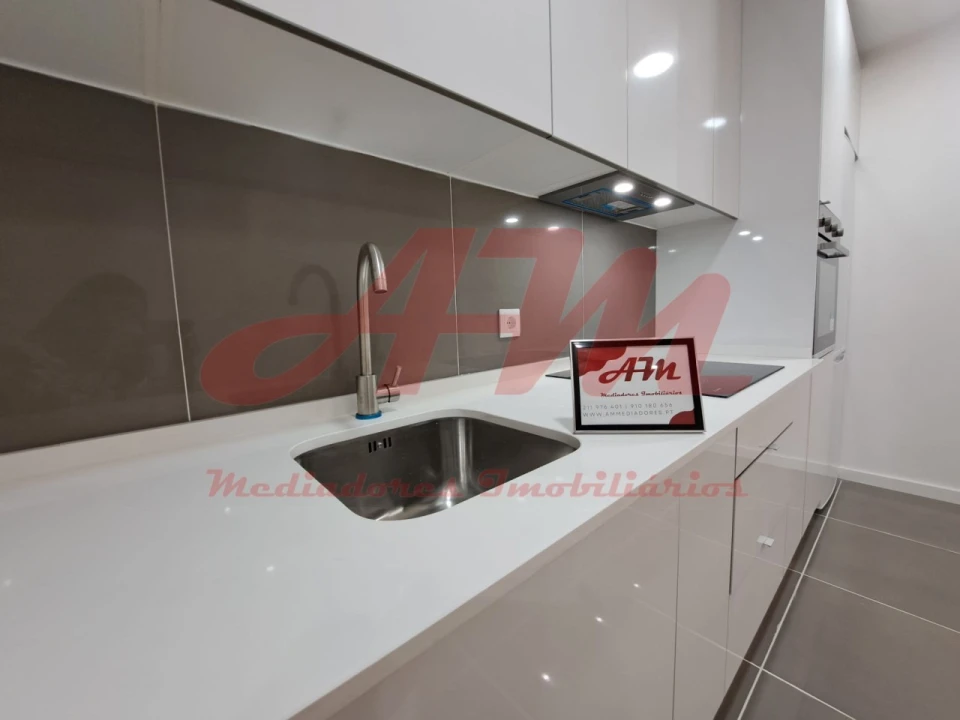 Apartamento T1 para Venda em Águas Livres Foto 1