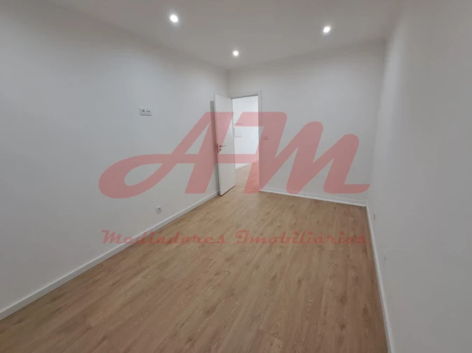 Apartamento T1 para Venda em Águas Livres Foto 3