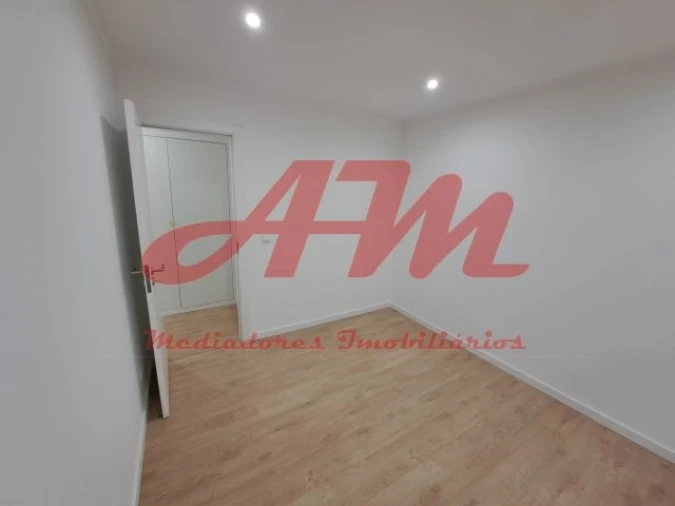 Apartamento T1 para Venda em Águas Livres Foto 4