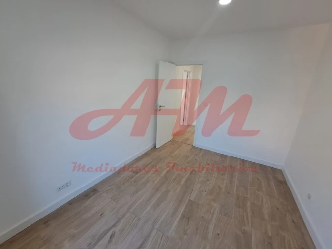 Apartamento T1 para Venda em Águas Livres Foto 7