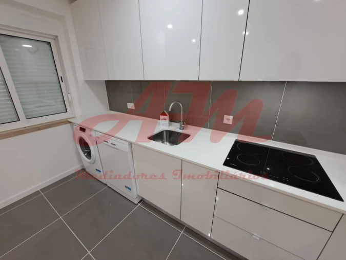 Apartamento T1 para Venda em Águas Livres Foto 2