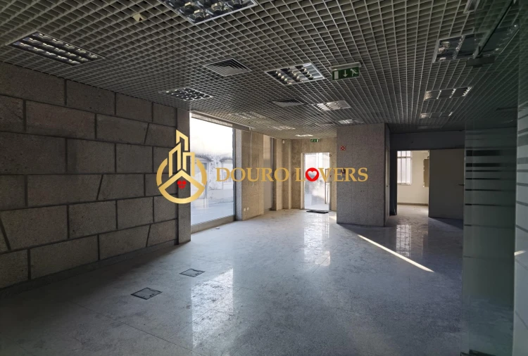 Negócio para Arrendamento em Cete Foto 12