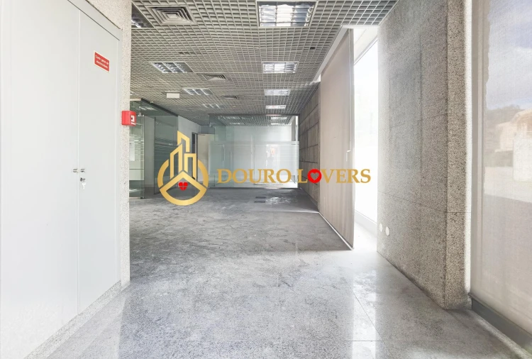 Negócio para Arrendamento em Cete Foto 8