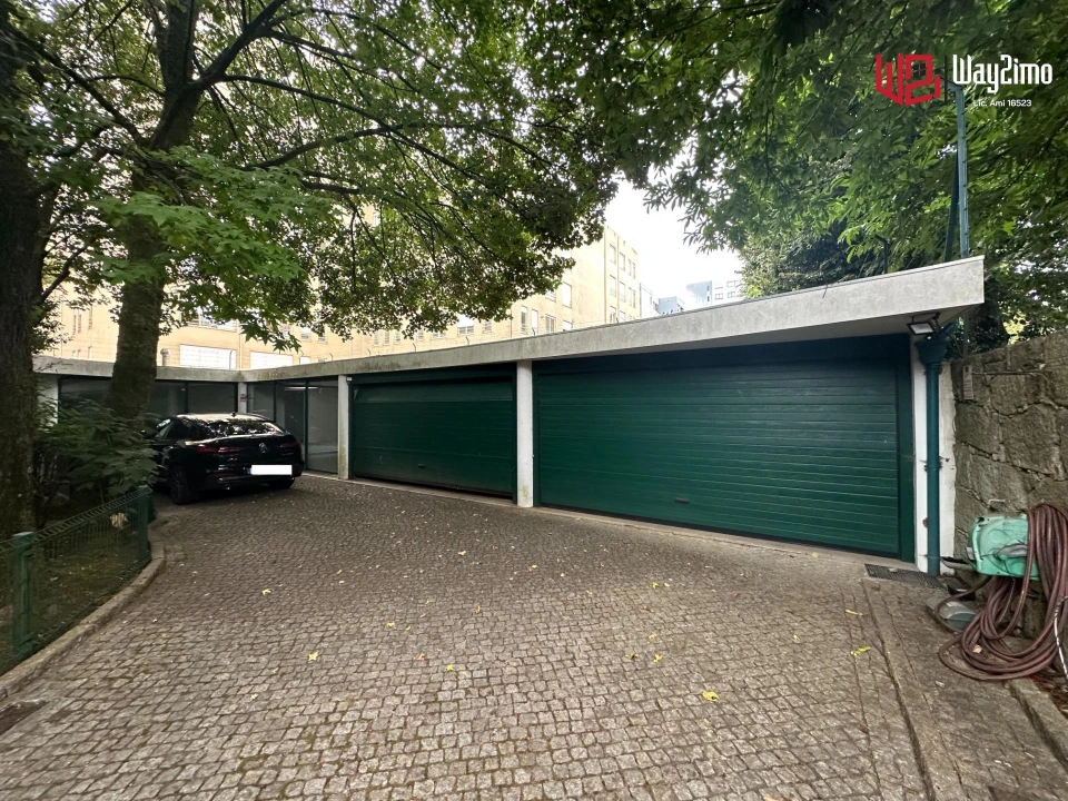 Moradia T6 para Venda em Lordelo do Ouro e Massarelos Foto 6