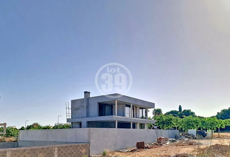 Moradia T4 para Venda em Guia Foto 2