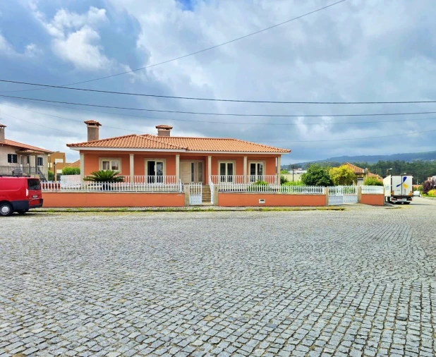 Moradia T3 para Venda em Nine Foto 1