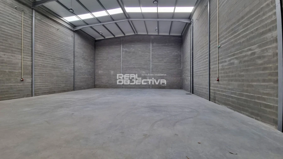 Armazém para Arrendamento em São Pedro Fins Foto 4