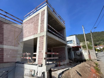Moradia T3 para Venda em Santa Maria Maior e Monserrate e Meadela