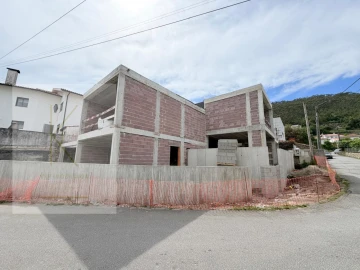 Moradia T3 para Venda em Santa Maria Maior e Monserrate e Meadela