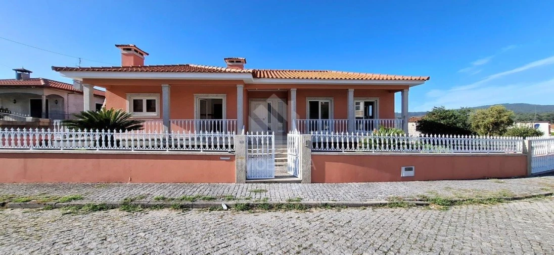 Moradia T3 para Venda em Nine Foto 1