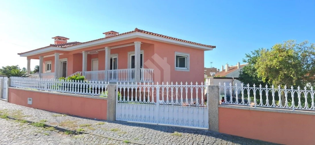 Moradia T3 para Venda em Nine Foto 2