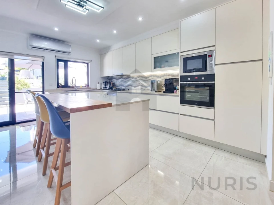 Moradia T5 para Venda em Estômbar e Parchal Foto 11