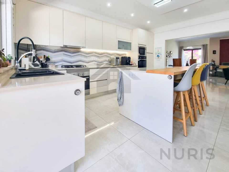 Moradia T5 para Venda em Estômbar e Parchal Foto 12