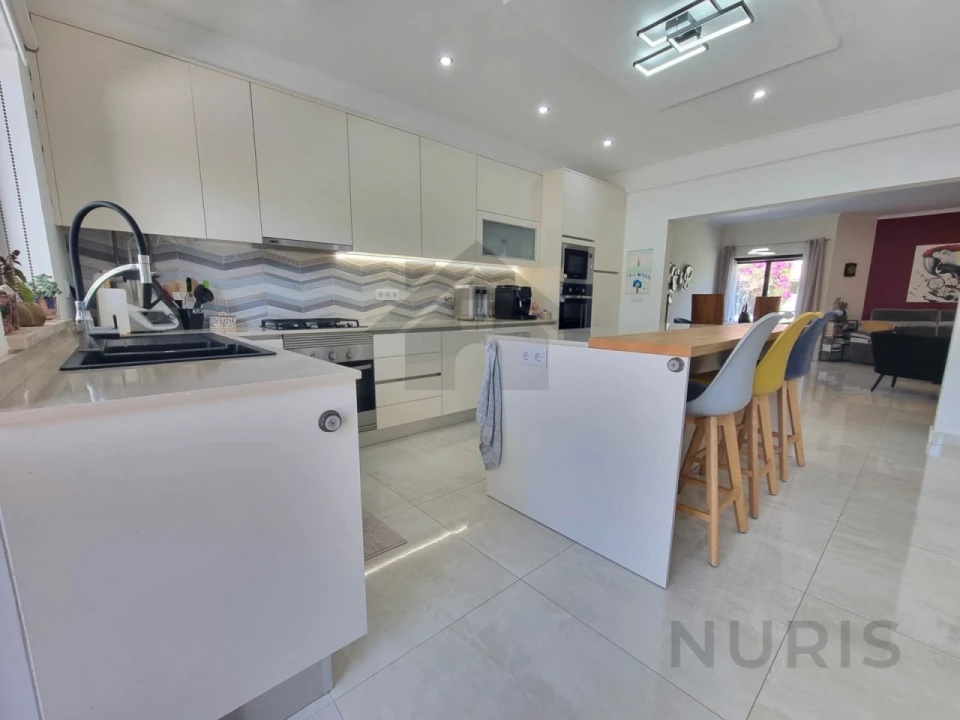 Moradia T5 para Venda em Estômbar e Parchal Foto 16