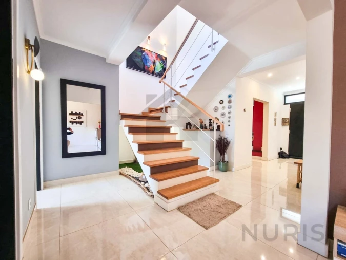 Moradia T5 para Venda em Estômbar e Parchal Foto 3