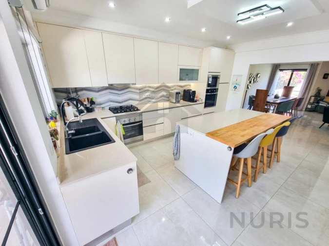 Moradia T5 para Venda em Estômbar e Parchal Foto 13